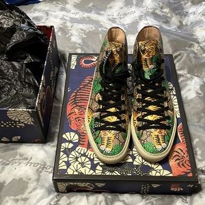 Selling real Gucci shoes size 9 us